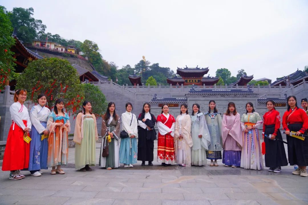 團青關(guān)注丨遇見春天，浪漫與你